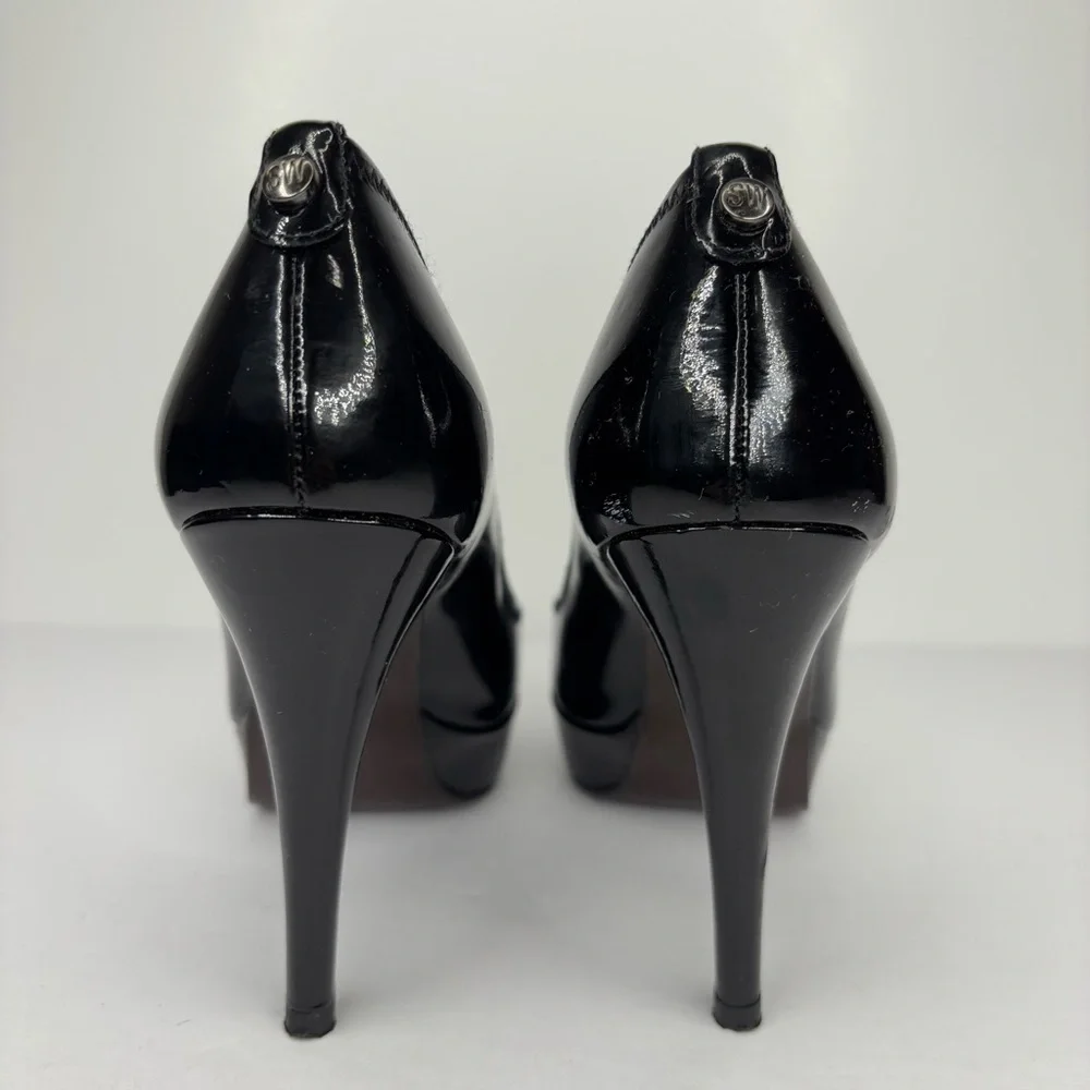 Stuart Weitzman brand stuart